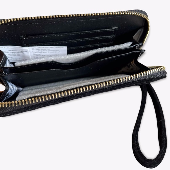NWOT Adrienne Vittadini Black Velvet and Gold Wristlet - Picture 4 of 6